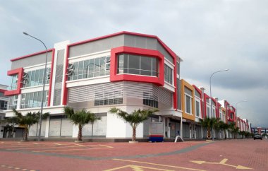 Kuala Lumpur, Malezya - 04 Şubat 2017: Çift Kişilik hikaye Teras salonu çok cephe ticari alanda. Güzel tasarım ile alıcı ve müşteri çekmek için tasarlanmış salonu çok cephe.  