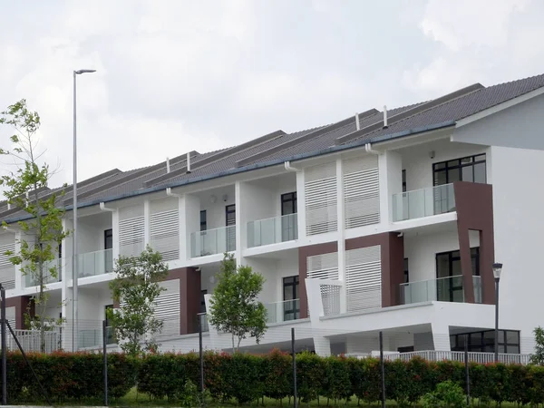 Kuala Lumpur, Malezya-18 Şubat 2018: Çift Kişilik hikaye lüks teras ev içinde Malaysia. Sadece bitmiş ve hareketsiz değil işgal. Modern ve çağdaş tarzı ile mimar tarafından tasarlanan