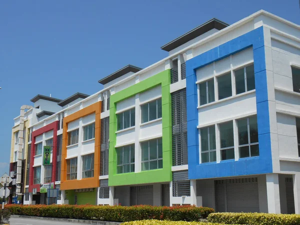 Kuala Lumpur, Malezya - 04 Şubat 2017: Çift Kişilik hikaye Teras salonu çok cephe ticari alanda. Güzel tasarım ile alıcı ve müşteri çekmek için tasarlanmış salonu çok cephe.  