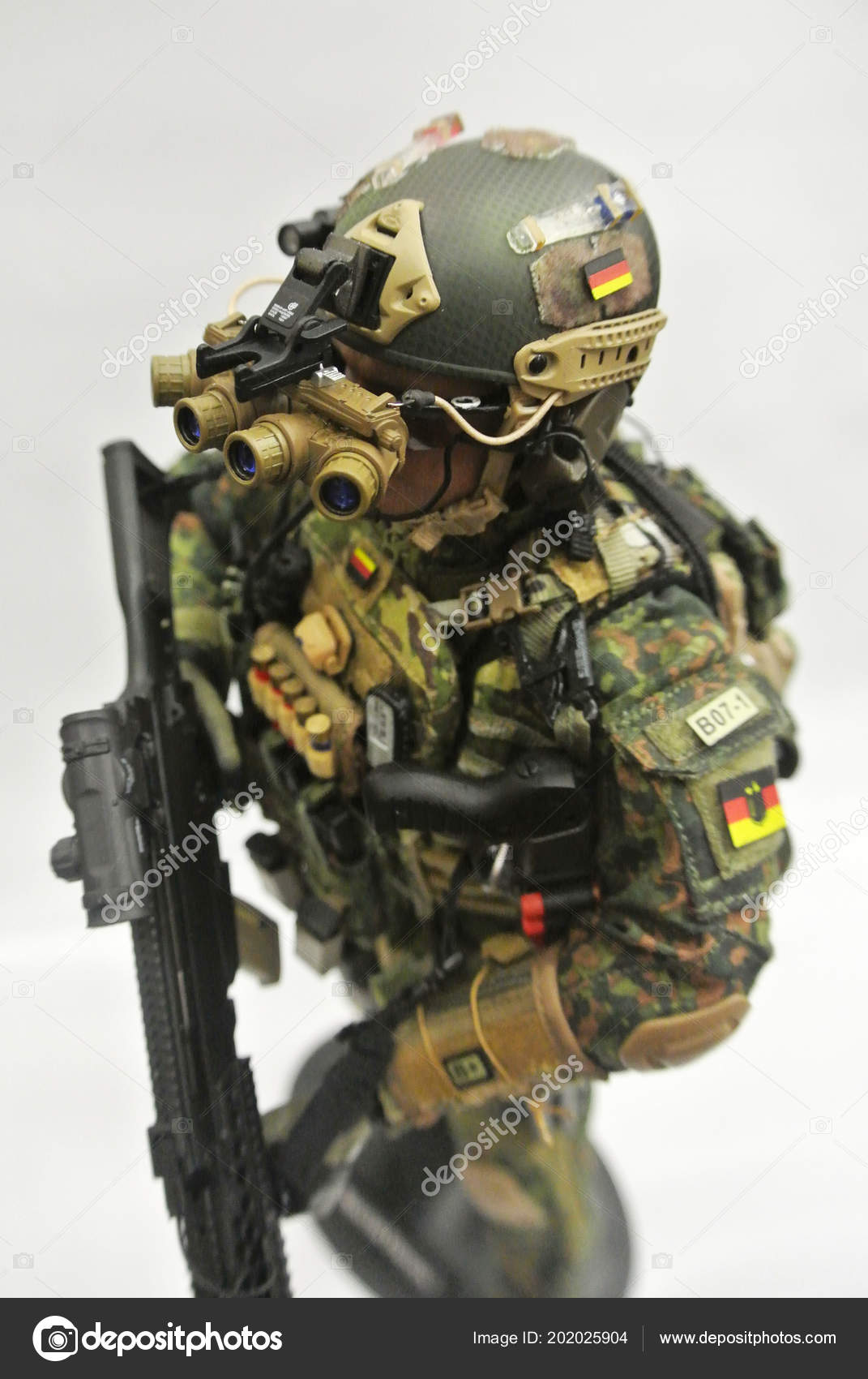 modern military action figures