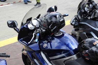 Kuala Lumpur, Malezya-24 Mart 2018: motosiklet kolu, hız göstergesi, kilometre sayacı ve diğer önemli motosiklet göstergesi. Bir binici kolay görüntüleme için ön panelde yer alan bilgileri.