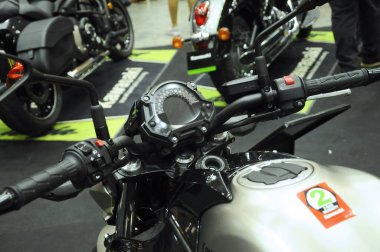 Kuala Lumpur, Malezya-24 Mart 2018: motosiklet kolu, hız göstergesi, kilometre sayacı ve diğer önemli motosiklet göstergesi. Bir binici kolay görüntüleme için ön panelde yer alan bilgileri.