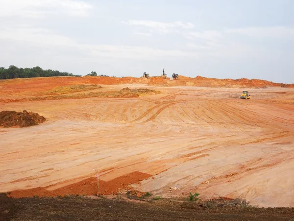 吉隆坡 马来西亚 2017年7月07日 重型机械在工地土方 建筑施工前进行的工程开始达到要求的水平 — 图库照片