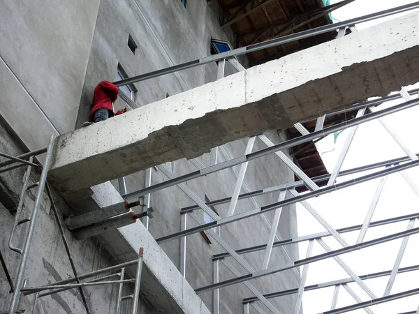 Kuala Lumpur Malasia Marzo 2017 Techos Metálicos Instalados Por Trabajadores — Foto de Stock