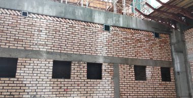 Kuala Lumpur, Malezya-9 Nisan 2018: Brickwall inşa inşaat siteleri, inşaat işçileri tarafından. Bu tuğlaları son bitirmek boyalı önce sıvalı.