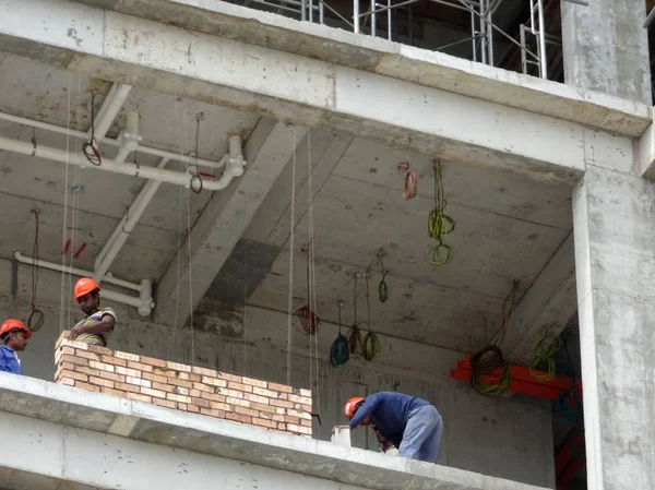 Kuala Lumpur Malasia Abril 2018 Los Trabajadores Construcción Están Construyendo — Foto de Stock