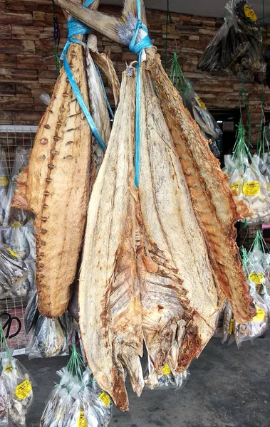 Mersing Malaysia June 2018 Salted Dried Fish Hung Seller Shop — стоковое фото