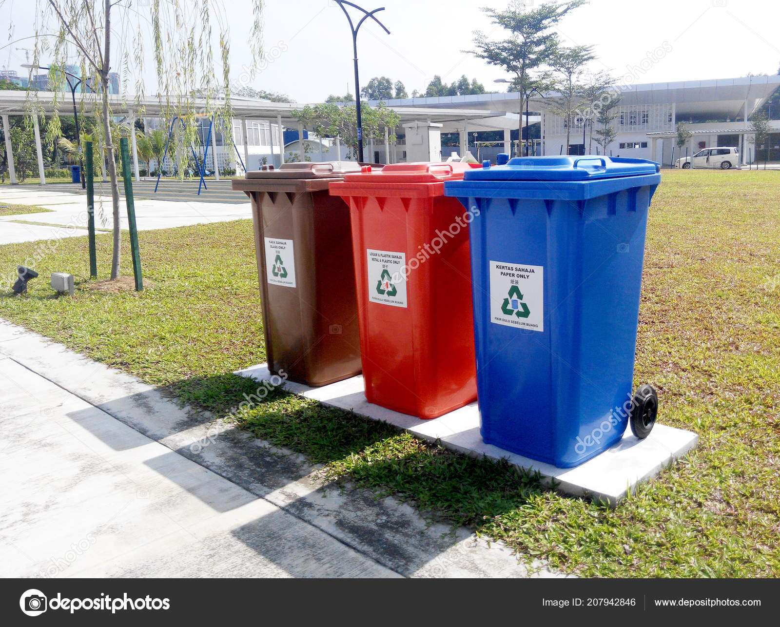 Kuala Lumpur Malaysia August 2016 Recycle Rubbish Bin All Trash Stock Editorial Photo C Aisyaqilumar 207942846