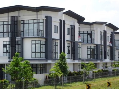 Kuala Lumpur, Malezya-24 Temmuz 2018: Malezya Çift katlı lüks teras ev. Modern ve çağdaş tarzda mimar tarafından tasarlandı