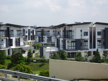 Kuala Lumpur, Malezya-24 Temmuz 2018: Malezya Çift katlı lüks teras ev. Modern ve çağdaş tarzda mimar tarafından tasarlandı