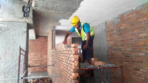 Kuala Lumpur Malaisie Mars 2017 Maçonneuse Pose Des Briques Argile — Photo