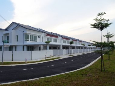 Kuala Lumpur, Malezya-Ağustos 18, 2018: Malezya Çift katlı lüks teras ev. Modern ve çağdaş tarzda mimar tarafından tasarlandı