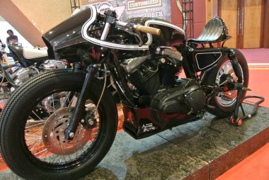 Kuala Lumpur, Malezya-2 Aralık 2017: özel motosiklet. Eski motosiklet modeli kendi tutku ve yaratıcılığın yerine getirmek için Tasarımcısı tarafından özelleştirilmiş. 