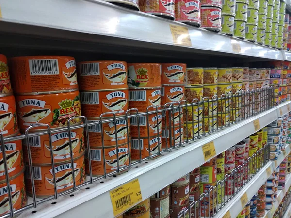 Kuala Lumpur Malaysia Fevereiro 2018 Alimentos Podem Ser Organizados Rack — Fotografia de Stock
