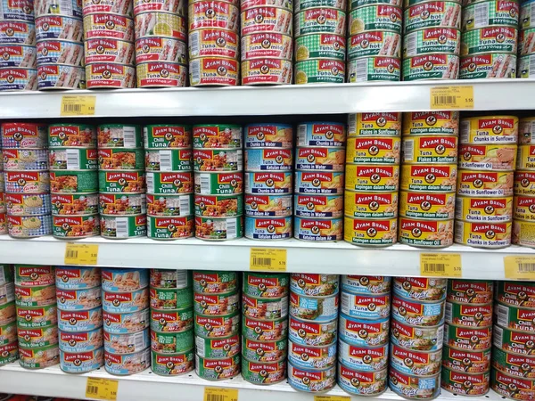 Kuala Lumpur Malaysia February 2018 Can Food Arranged Supermarket Rack — стоковое фото