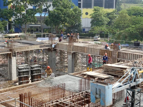 Kuala Lumpur Malaysia June 2018 Trabalhadores Construção Civil Que Fabricam — Fotografia de Stock
