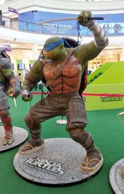 Kuala Lumpur, Malezya-23 Ağustos 2018: seçili kurgusal eylem rakam karakterinin Teenage Mutant Ninja kaplumbağa duruldu. Toplayıcı masa için halk tarafından görüntülenen. 