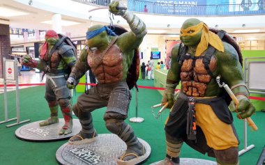 Kuala Lumpur, Malezya-23 Ağustos 2018: seçili kurgusal eylem rakam karakterinin Teenage Mutant Ninja kaplumbağa duruldu. Toplayıcı masa için halk tarafından görüntülenen. 