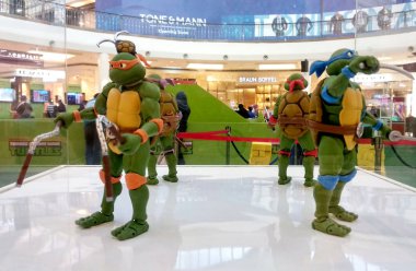 Kuala Lumpur, Malezya-23 Ağustos 2018: seçili kurgusal eylem rakam karakterinin Teenage Mutant Ninja kaplumbağa duruldu. Toplayıcı masa için halk tarafından görüntülenen. 