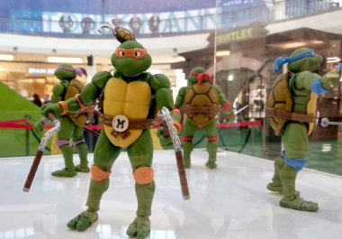 Kuala Lumpur, Malezya-23 Ağustos 2018: seçili kurgusal eylem rakam karakterinin Teenage Mutant Ninja kaplumbağa duruldu. Toplayıcı masa için halk tarafından görüntülenen. 