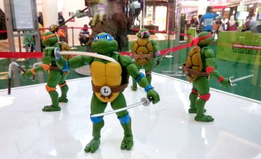 Kuala Lumpur, Malezya-23 Ağustos 2018: seçili kurgusal eylem rakam karakterinin Teenage Mutant Ninja kaplumbağa duruldu. Toplayıcı masa için halk tarafından görüntülenen. 