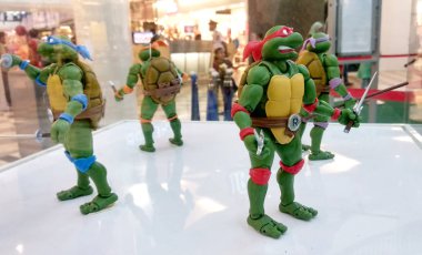 Kuala Lumpur, Malezya-23 Ağustos 2018: seçili kurgusal eylem rakam karakterinin Teenage Mutant Ninja kaplumbağa duruldu. Toplayıcı masa için halk tarafından görüntülenen. 