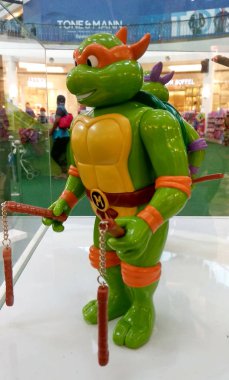 Kuala Lumpur, Malezya-23 Ağustos 2018: seçili kurgusal eylem rakam karakterinin Teenage Mutant Ninja kaplumbağa duruldu. Toplayıcı masa için halk tarafından görüntülenen. 