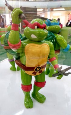 Kuala Lumpur, Malezya-23 Ağustos 2018: seçili kurgusal eylem rakam karakterinin Teenage Mutant Ninja kaplumbağa duruldu. Toplayıcı masa için halk tarafından görüntülenen. 