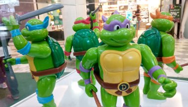 Kuala Lumpur, Malezya-23 Ağustos 2018: seçili kurgusal eylem rakam karakterinin Teenage Mutant Ninja kaplumbağa duruldu. Toplayıcı masa için halk tarafından görüntülenen. 