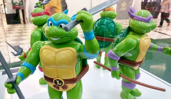 Kuala Lumpur, Malezya-23 Ağustos 2018: seçili kurgusal eylem rakam karakterinin Teenage Mutant Ninja kaplumbağa duruldu. Toplayıcı masa için halk tarafından görüntülenen. 