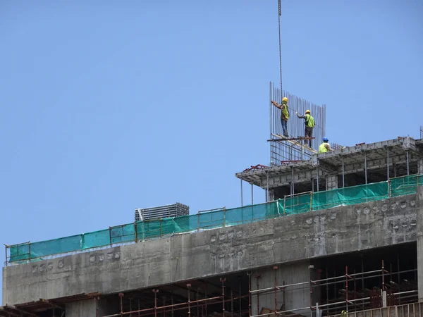 Kuala Lumpur Malaysia April 2018 Bauarbeiter Installieren Eine Bewehrungsstange Auf — Stockfoto