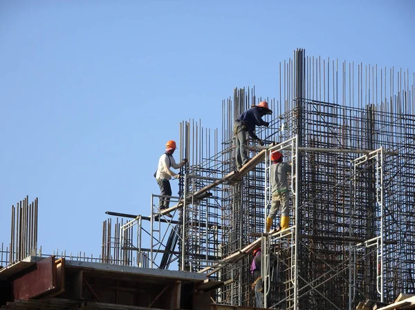 Kuala Lumpur Malaysia Abril 2018 Trabalhadores Construção Civil Instalando Barra — Fotografia de Stock