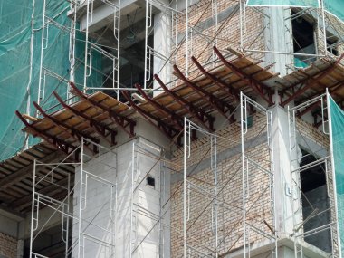 Kuala Lumpur, Malezya-29 Mart 2018: yakalamak platform veya diğer inşaat projeksiyon bir bina yüzünden. Bireyler ve Emlak inşaat sırasında düşen enkaz korumak olduğunu. 