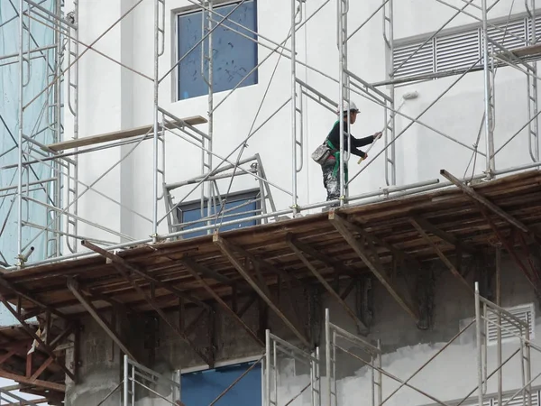 Kuala Lumpur, Malezya-29 Mart 2018: yakalamak platform veya diğer inşaat projeksiyon bir bina yüzünden. Bireyler ve Emlak inşaat sırasında düşen enkaz korumak olduğunu. 