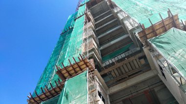 Kuala Lumpur, Malezya-29 Mart 2018: yakalamak platform veya diğer inşaat projeksiyon bir bina yüzünden. Bireyler ve Emlak inşaat sırasında düşen enkaz korumak olduğunu. 