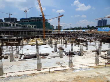 Kuala Lumpur, Malezya-1 Haziran 2018: bina yapısı inşaat sahasında bir parçası olarak takviye beton sütun. Sütun inşaat sonraki aşama için hazır üzerinde takviye çubuğu.