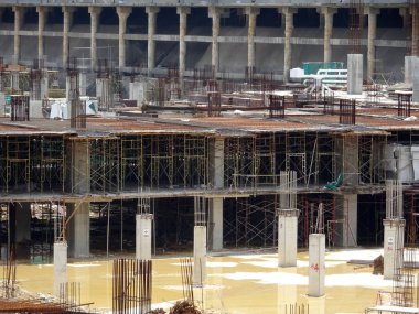 Kuala Lumpur, Malezya-1 Haziran 2018: bina yapısı inşaat sahasında bir parçası olarak takviye beton sütun. Sütun inşaat sonraki aşama için hazır üzerinde takviye çubuğu.