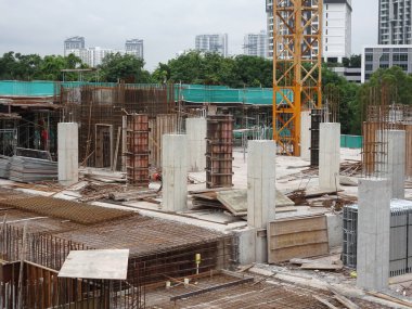 Kuala Lumpur, Malezya-1 Haziran 2018: bina yapısı inşaat sahasında bir parçası olarak takviye beton sütun. Sütun inşaat sonraki aşama için hazır üzerinde takviye çubuğu.