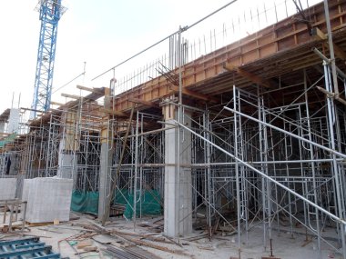 Kuala Lumpur, Malezya-1 Haziran 2018: bina yapısı inşaat sahasında bir parçası olarak takviye beton sütun. Sütun inşaat sonraki aşama için hazır üzerinde takviye çubuğu.