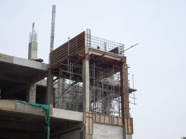 Kuala Lumpur, Malezya-1 Haziran 2018: bina yapısı inşaat sahasında bir parçası olarak takviye beton sütun. Sütun inşaat sonraki aşama için hazır üzerinde takviye çubuğu.