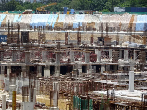 Kuala Lumpur, Malezya-1 Haziran 2018: bina yapısı inşaat sahasında bir parçası olarak takviye beton sütun. Sütun inşaat sonraki aşama için hazır üzerinde takviye çubuğu.