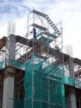 Kuala Lumpur, Malezya-23 Temmuz 2018: geçici erişim ve metal merdiven basamak ve inşaat alanında iskele yapılmış. Ruhsat scaffolder tarafından kullanım için güvenli olduğundan emin olmak için tasarlanmış.   