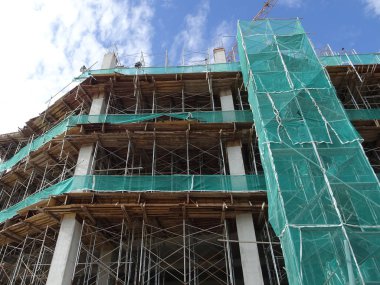 Kuala Lumpur, Malezya-23 Temmuz 2018: geçici erişim ve metal merdiven basamak ve inşaat alanında iskele yapılmış. Ruhsat scaffolder tarafından kullanım için güvenli olduğundan emin olmak için tasarlanmış.   