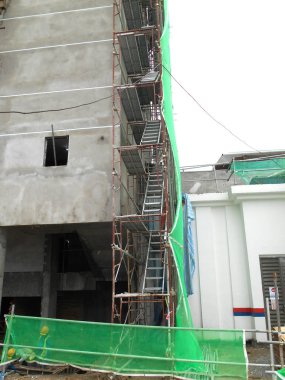 Kuala Lumpur, Malezya-23 Temmuz 2018: geçici erişim ve metal merdiven basamak ve inşaat alanında iskele yapılmış. Ruhsat scaffolder tarafından kullanım için güvenli olduğundan emin olmak için tasarlanmış.   