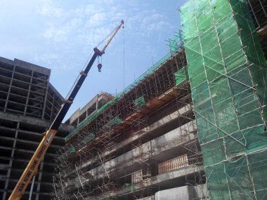 Kuala Lumpur, Malezya-23 Temmuz 2018: geçici erişim ve metal merdiven basamak ve inşaat alanında iskele yapılmış. Ruhsat scaffolder tarafından kullanım için güvenli olduğundan emin olmak için tasarlanmış.   