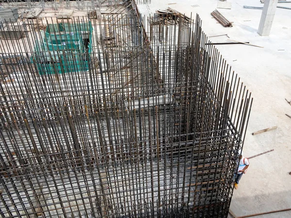 Kuala Lumpur Malasia Junio 2018 Trabajadores Construcción Instalando Barras Refuerzo — Foto de Stock