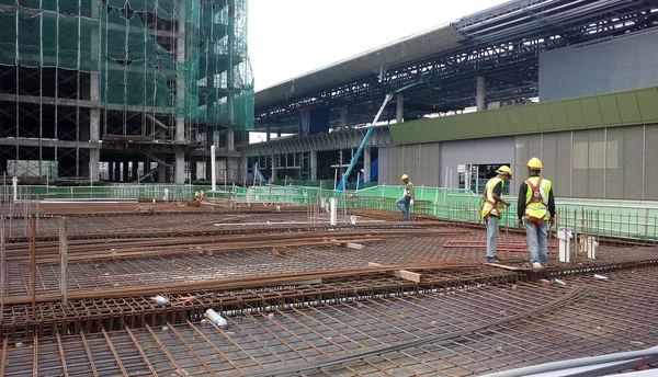 Kuala Lumpur Malaysia June 2018 Trabalhadores Construção Civil Instalando Barra — Fotografia de Stock