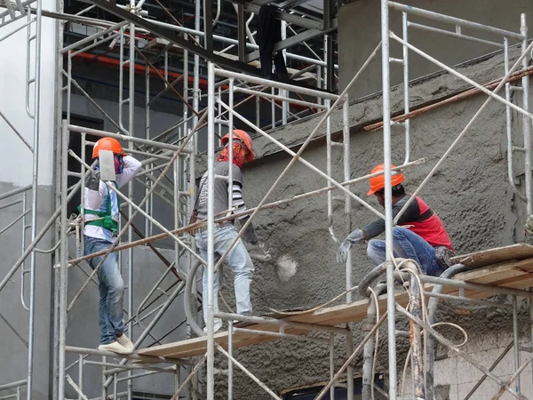 Kuala Lumpur Malajzia 2018 Augusztus Segítségével Cement Vakolat Építőipari Munkavállalók — Stock Fotó