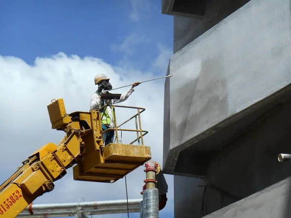 Kuala Lumpur Malaysia June 2017 Trabalhadores Construção Civil Balde Guindaste — Fotografia de Stock