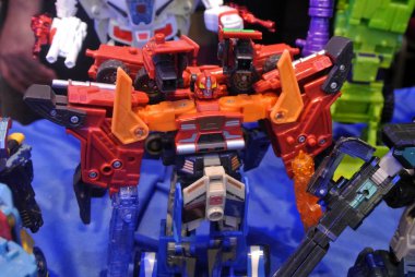 Kuala Lumpur, Malezya-07 Nisan 2018: kurgusal karakter Transformers oyuncak aksiyon figürü çizgi film üzerinden geliştirilen Hasbro tarafından 1980'lerde. Kahramanı Autobots ve antagonisti Decepticons. Görüntülemek için toplayıcı tarafından kasık.   